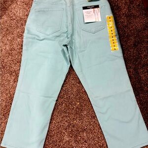 Nine West woman’s capri size 8